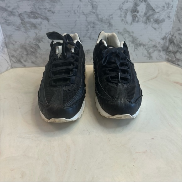 Nike Air Max 95 - Picture 3 of 9
